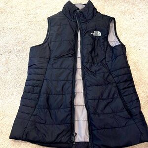 Black north face vest